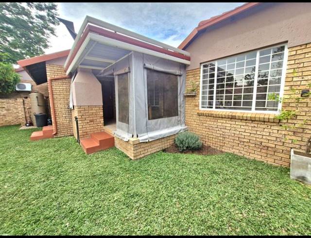 2 BEDROOM TOWNHOUSE FOR SALE IN MAGALIESKRUIN